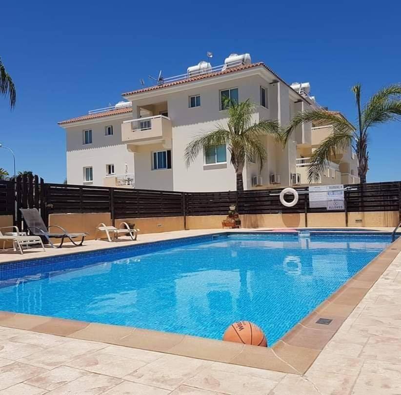 Armstrong Apartment Paralimni Luaran gambar
